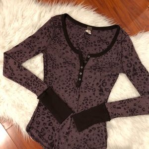 Free People Davis Henley Tee in Purple Cheetah